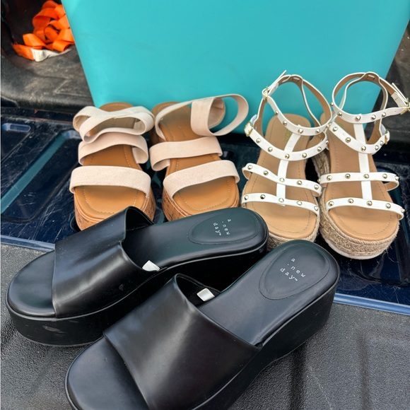 Womens size 9 sandals - Picture 2 of 2